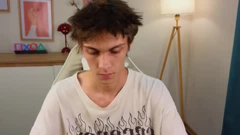 Snapshot of va1ora chatting on October 12, 1:43 pm Valora online show from October 12, 1:43 pm