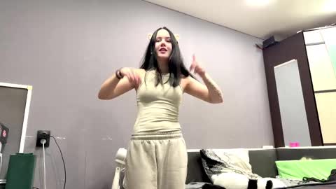 Olivia online show from February 6, 4:10 pm