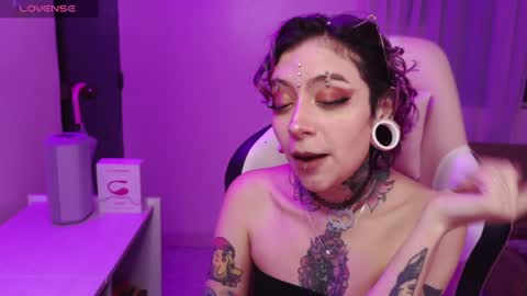 Snapshot of vainilla_l chatting on January 8, 1:32 am Vainilla Independent model online show from January 8, 1:32 am