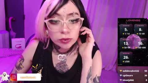 Snapshot of vainilla_l chatting on February 13, 4:00 am Vainilla Independent model online show from February 13, 4:00 am
