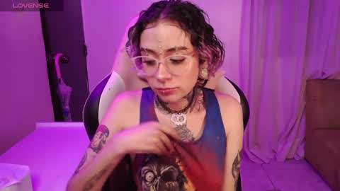 Snapshot of vainilla_l chatting on February 22, 10:09 pm Vainilla Independent model online show from February 22, 10:09 pm