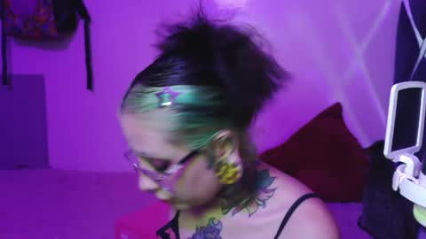 Vainilla Independent model online show from May 10, 2:17 am