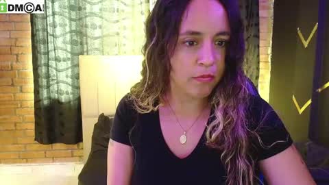 Snapshot of vaiolet_lux chatting on March 11, 8:26 pm vaiolet online show from March 11, 8:26 pm