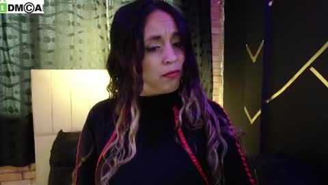 Snapshot of vaiolet_lux chatting on March 17, 7:39 pm vaiolet online show from March 17, 7:39 pm