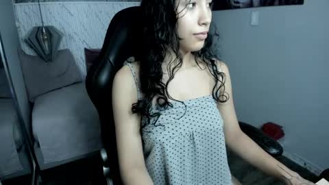 Snapshot of vaiolethsan chatting on June 6, 12:21 pm Vaioleth online show from June 6, 12:21 pm