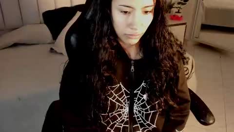 Vaioleth online show from June 15, 1:02 pm