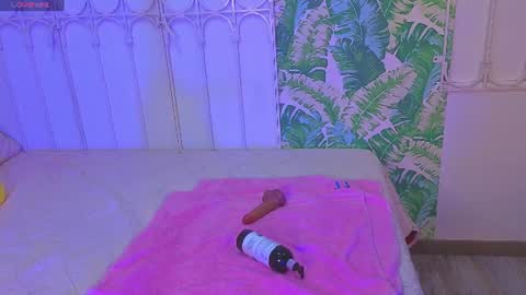 Snapshot of val_dreams7 chatting on August 8, 9:28 pm val_dreams7 online show from August 8, 9:28 pm