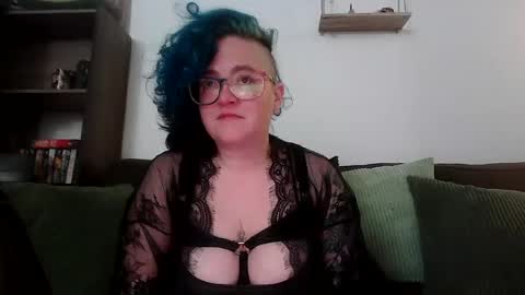 valarieak online show from June 15, 7:21 am