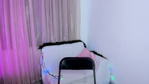 HI IM NEW online show from December 17, 6:14 pm