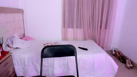HI IM NEW online show from June 25, 6:23 pm