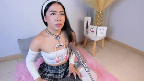 Snapshot of valecute_ chatting on April 15, 8:53 pm Vale online show from April 15, 8:53 pm