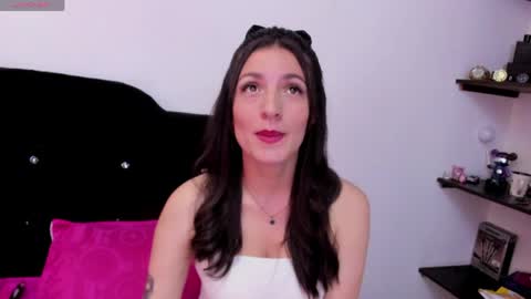 valemorales413 online show from April 5, 3:20 pm