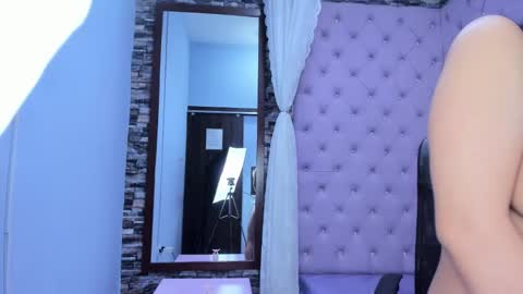 Snapshot of valen_lopeez chatting on February 6, 4:21 pm valen lopeez online show from February 6, 4:21 pm