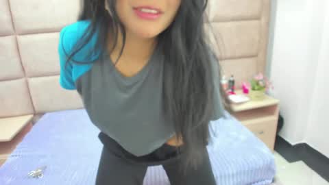Snapshot of valen_lopeez chatting on May 8, 5:35 am valen lopeez online show from May 8, 5:35 am