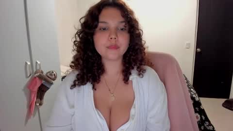 valen_smile_ online show from December 6, 2:13 am