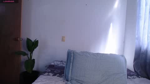 Snapshot of valen_thompson chatting on May 1, 8:35 pm IG-valen mendoza99 twitter valenthompson99 online show from May 1, 8:35 pm