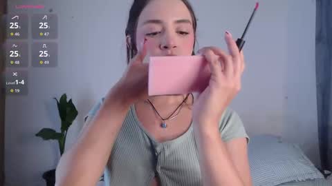 Snapshot of valen_thompson chatting on May 6, 2:40 am IG-valen mendoza99 twitter valenthompson99 online show from May 6, 2:40 am