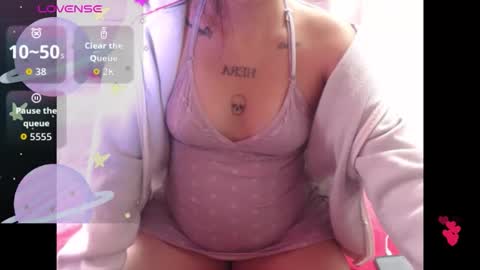 Snapshot of valen_tina33 chatting on December 16, 8:14 pm Valentina online show from December 16, 8:14 pm