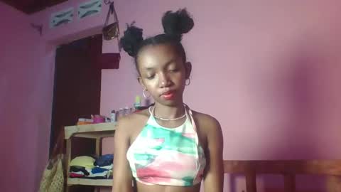 Snapshot of valencia302364 chatting on December 6, 9:35 pm valencia302364 online show from December 6, 9:35 pm