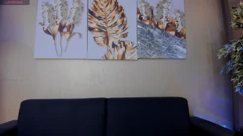 Snapshot of valenmilan chatting on April 21, 4:52 am valentina milan online show from April 21, 4:52 am