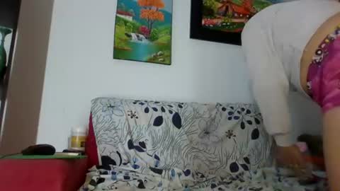 Snapshot of valenprice_xxx chatting on July 15, 4:23 pm you valen online show from July 15, 4:23 pm
