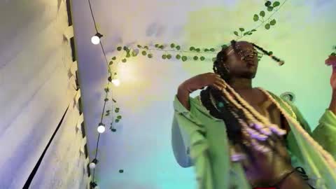 Snapshot of valent1nn chatting on March 18, 5:54 am Valentin independent Cam Boy online show from March 18, 5:54 am