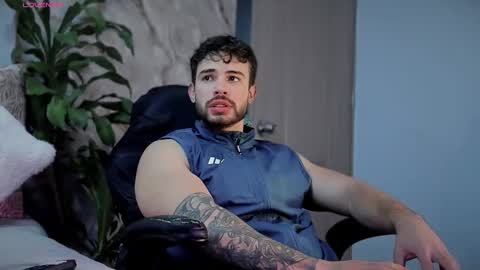 Snapshot of valenthinoking chatting on October 23, 3:06 am valenthinoking online show from October 23, 3:06 am