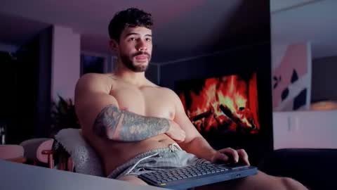 valenthinoking online show from February 16, 11:23 pm