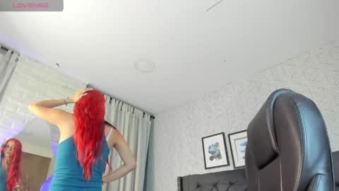 Snapshot of valentina__desire chatting on April 14, 11:38 am Valen online show from April 14, 11:38 am