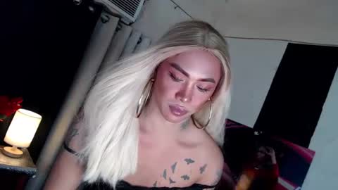 Snapshot of valentina_goddess_tsxxx chatting on January 15, 11:21 am Amanda online show from January 15, 11:21 am