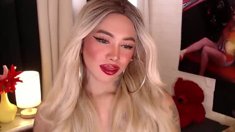 Snapshot of valentina_goddess_tsxxx chatting on February 9, 1:55 am Amanda online show from February 9, 1:55 am