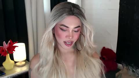 Snapshot of valentina_goddess_tsxxx chatting on February 10, 2:52 am Amanda online show from February 10, 2:52 am