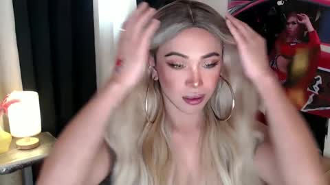 Snapshot of valentina_goddess_tsxxx chatting on February 15, 12:59 am Amanda online show from February 15, 12:59 am