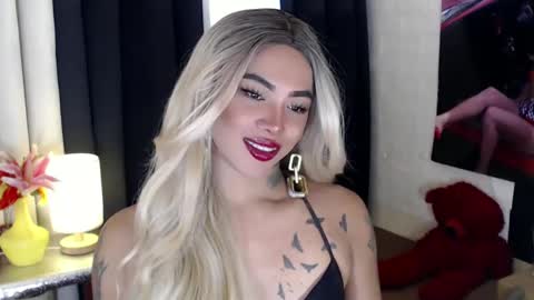 Snapshot of valentina_goddess_tsxxx chatting on February 18, 1:43 am Amanda online show from February 18, 1:43 am