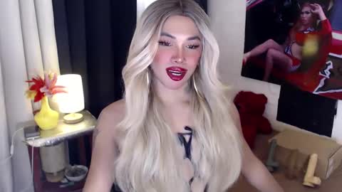 Snapshot of valentina_goddess_tsxxx chatting on February 19, 5:16 am Amanda online show from February 19, 5:16 am