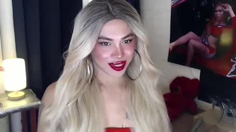 Snapshot of valentina_goddess_tsxxx chatting on February 21, 8:07 am Amanda online show from February 21, 8:07 am