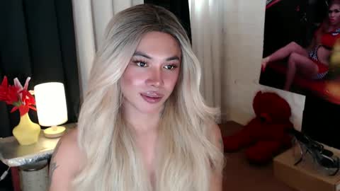 Snapshot of valentina_goddess_tsxxx chatting on March 2, 4:17 am Amanda online show from March 2, 4:17 am