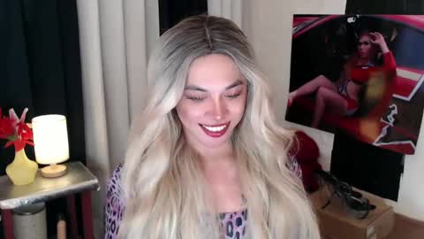 Snapshot of valentina_goddess_tsxxx chatting on March 2, 12:01 pm Amanda online show from March 2, 12:01 pm