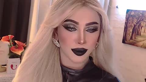 Snapshot of valentina_goddess_tsxxx chatting on September 13, 2:44 am Amanda online show from September 13, 2:44 am