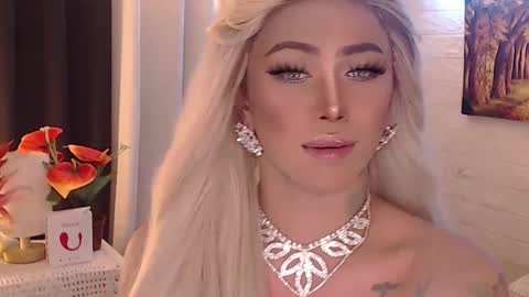 Snapshot of valentina_goddess_tsxxx chatting on September 16, 2:23 am Amanda online show from September 16, 2:23 am