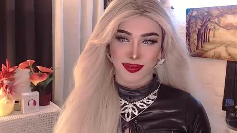 Snapshot of valentina_goddess_tsxxx chatting on September 24, 10:18 am Amanda online show from September 24, 10:18 am