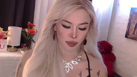 Snapshot of valentina_goddess_tsxxx chatting on October 9, 3:37 am Amanda online show from October 9, 3:37 am