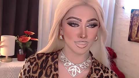 Snapshot of valentina_goddess_tsxxx chatting on October 16, 8:54 pm Amanda online show from October 16, 8:54 pm