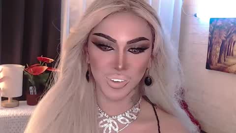 Snapshot of valentina_goddess_tsxxx chatting on October 23, 6:17 pm Amanda online show from October 23, 6:17 pm