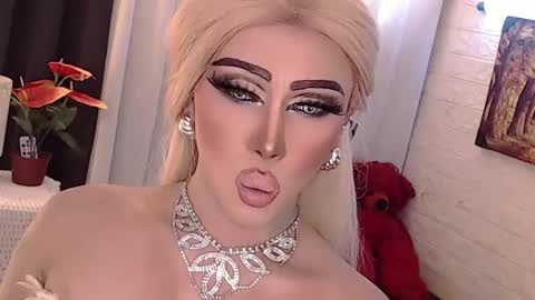 Snapshot of valentina_goddess_tsxxx chatting on October 30, 11:27 pm Amanda online show from October 30, 11:27 pm