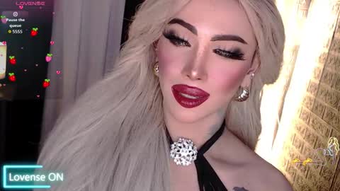 Snapshot of valentina_goddess_tsxxx chatting on November 6, 8:37 am Amanda online show from November 6, 8:37 am