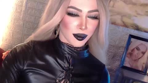 Snapshot of valentina_goddess_tsxxx chatting on November 16, 5:57 am Amanda online show from November 16, 5:57 am