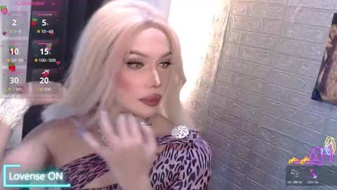 Snapshot of valentina_goddess_tsxxx chatting on November 20, 6:46 am Amanda online show from November 20, 6:46 am