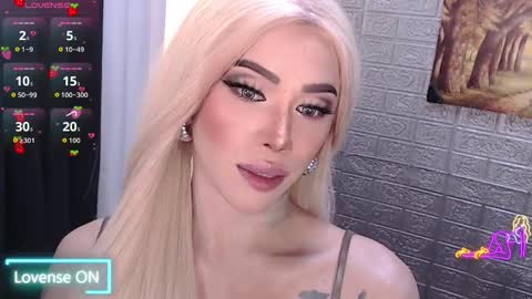 Snapshot of valentina_goddess_tsxxx chatting on November 24, 3:23 pm Amanda online show from November 24, 3:23 pm