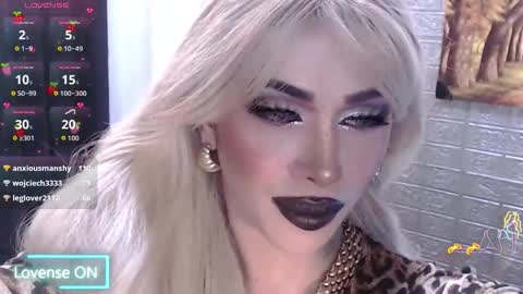 Snapshot of valentina_goddess_tsxxx chatting on November 25, 3:28 am Amanda online show from November 25, 3:28 am